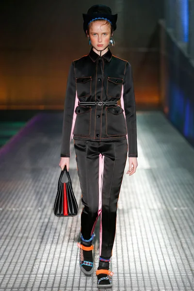 Look 28